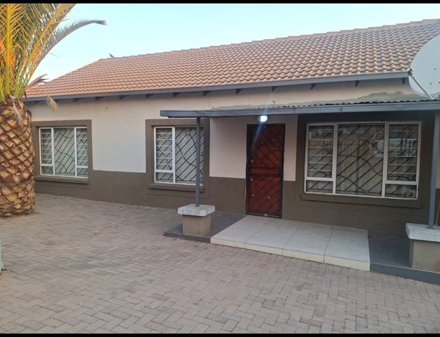 3 BEDROOM TOWNHOUSE TO LET IN SOUTH VIEW